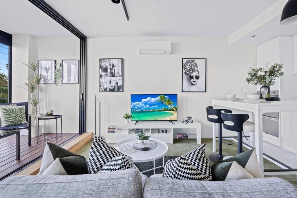 Charming Seaside Retreat Apartment *