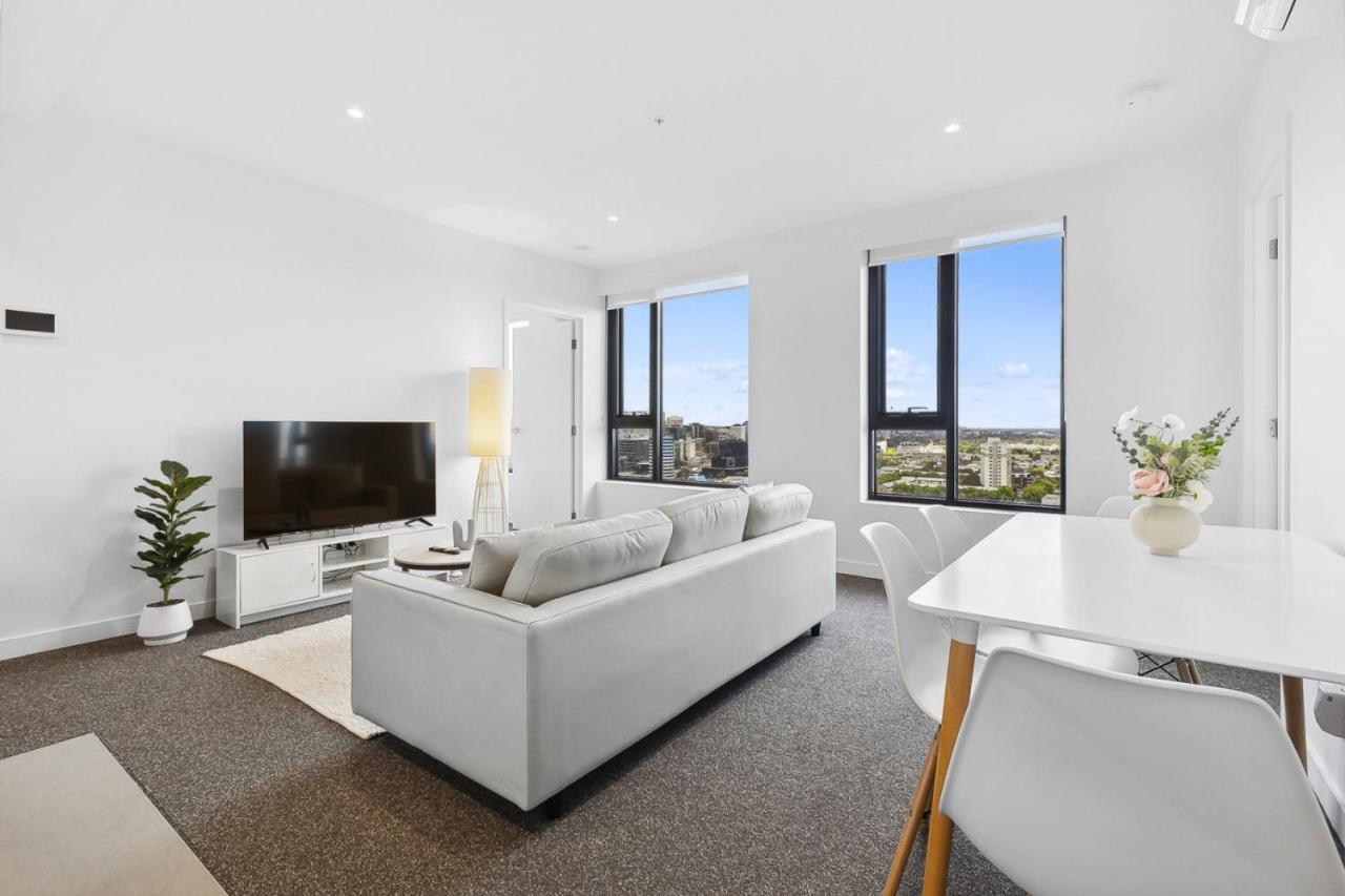 Vibrant Southbank 2 Bedroom Apartment *