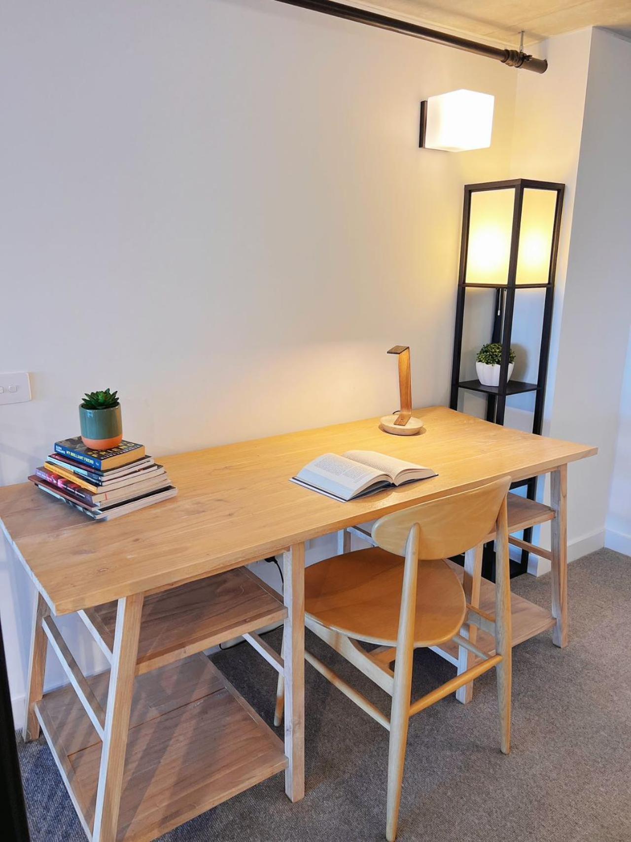 Apartment Luxury Docklands Loft 2b1b River View & Free Parking