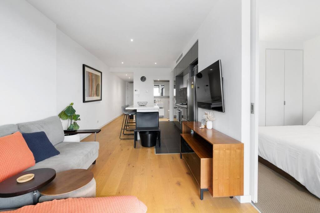 Executive 2 Bed 2 Bath With & Garden Views