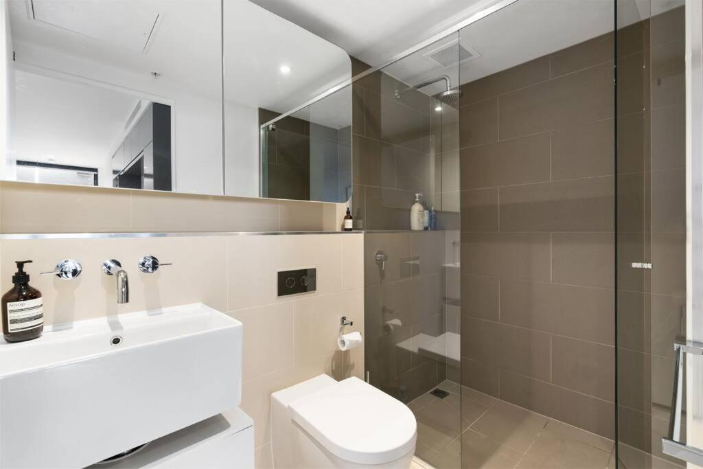 Executive 2 Bed 2 Bath With & Garden Views *