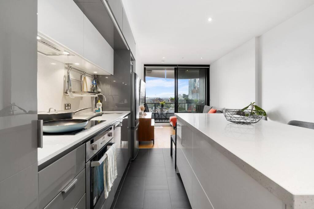 Executive 2 Bed 2 Bath With & Garden Views