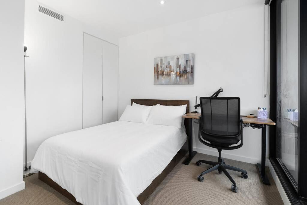Executive 2 Bed 2 Bath With & Garden Views Apartment Melbourne