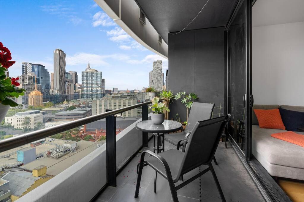 Executive 2 Bed 2 Bath With & Garden Views