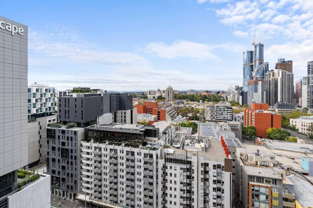 Executive 2 Bed 2 Bath With & Garden Views Apartment Melbourne