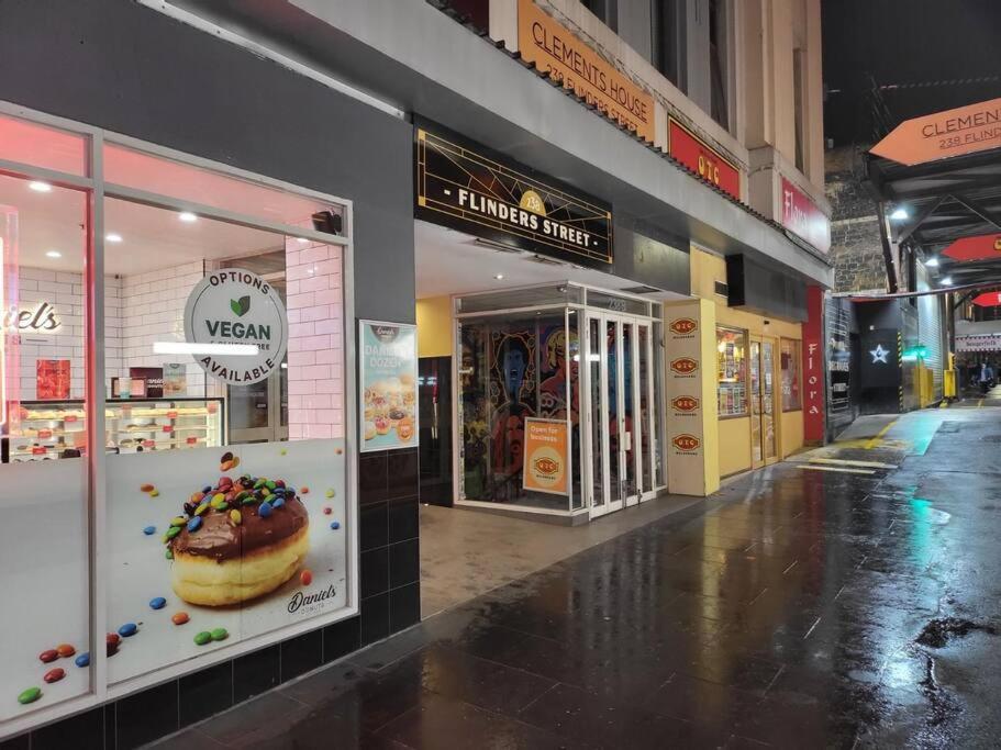 Superman Cbd Apartment