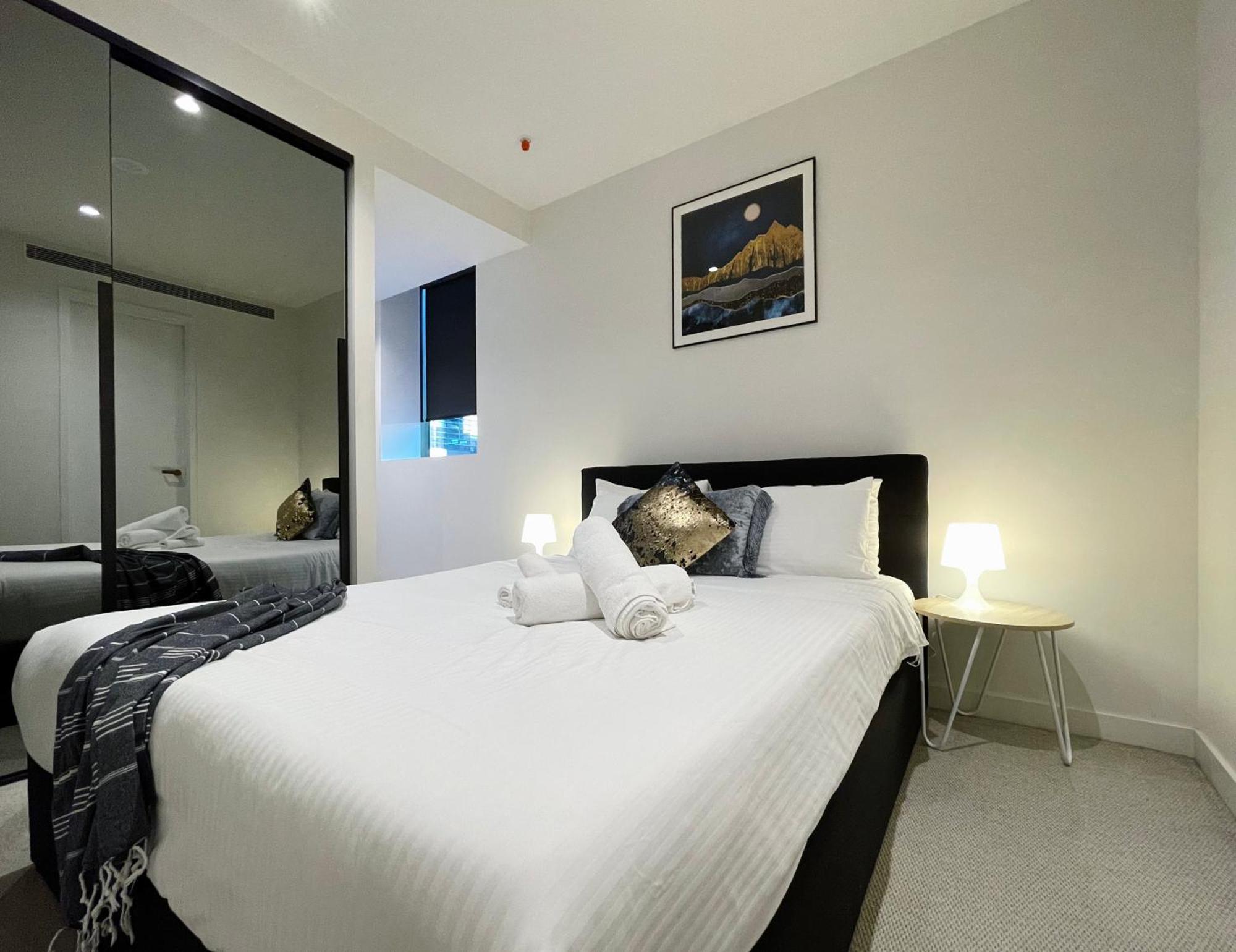 Collins House 2b By Goodlive Apartment