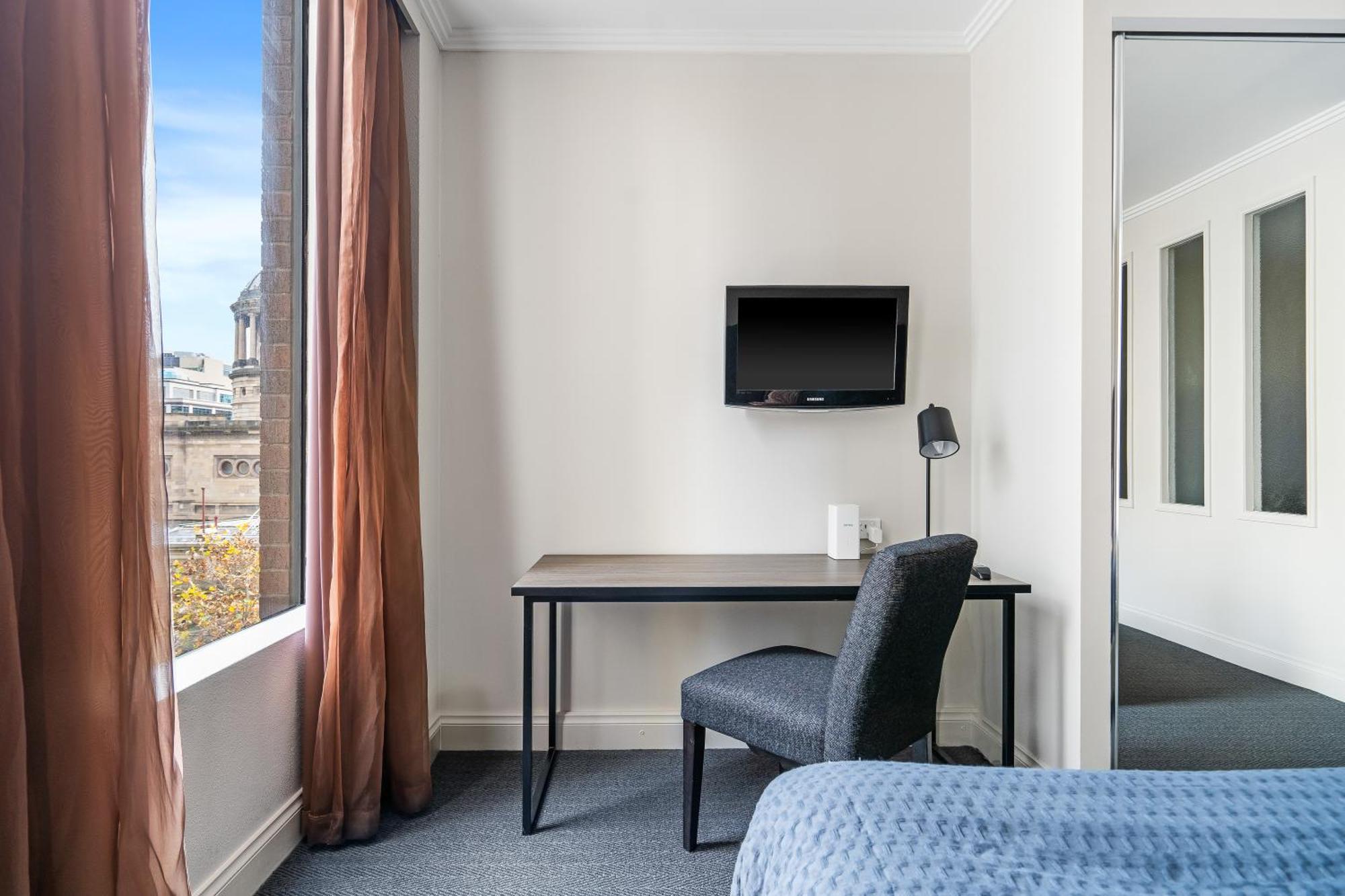 Style And Convenience On Little Bourke Apartment *