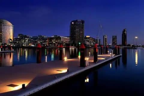 Vaquay Soho In Docklands Holiday home *