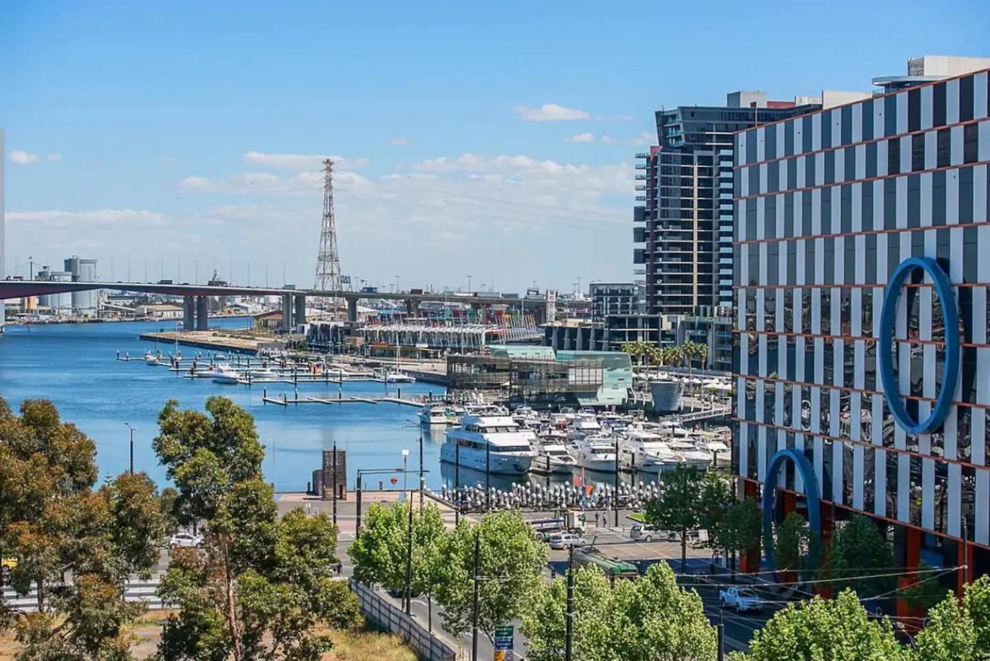 Vaquay Soho In Docklands Holiday home *