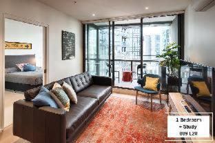Orange Apartment *