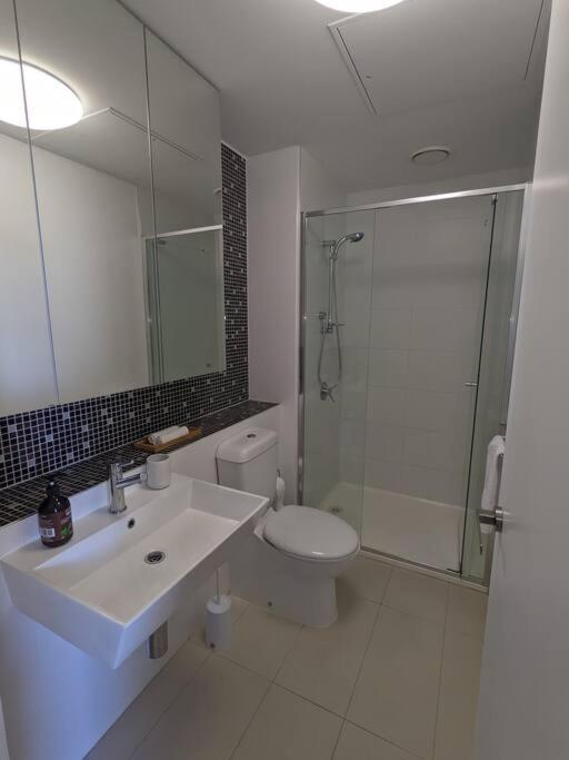 Superb 2 Bedroom In Cbd Apartment