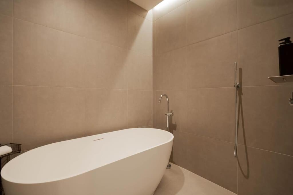 Pinnacle Of Lv85 3br High-rise Living#australia108#au85