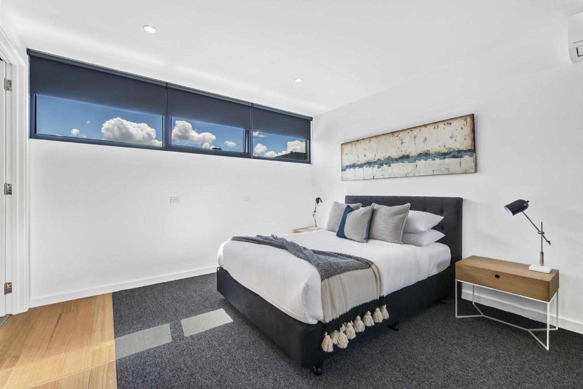 Apartment Stylish With Great Amenities Near Beachside *