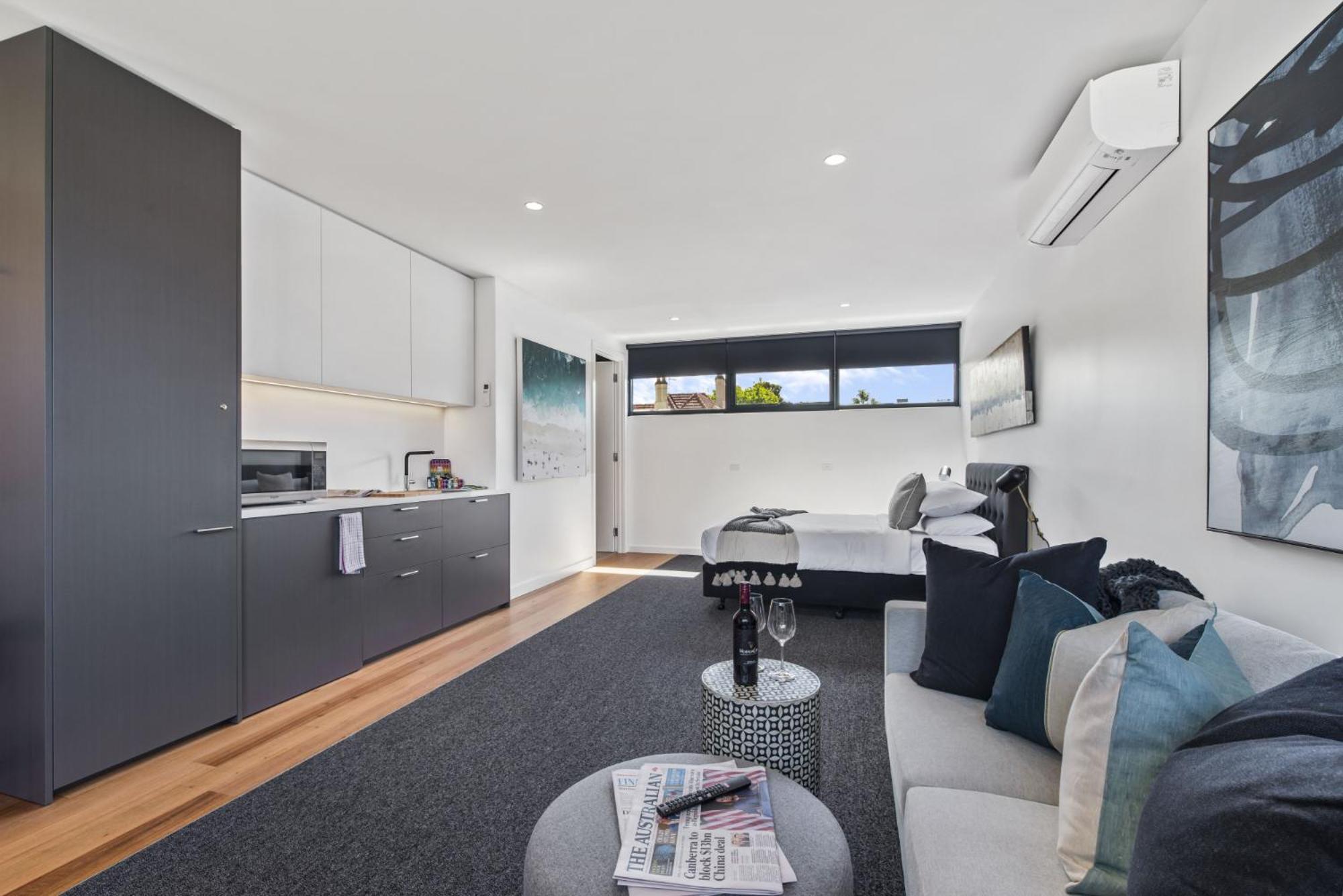 Stylish With Great Amenities Near Beachside Apartment