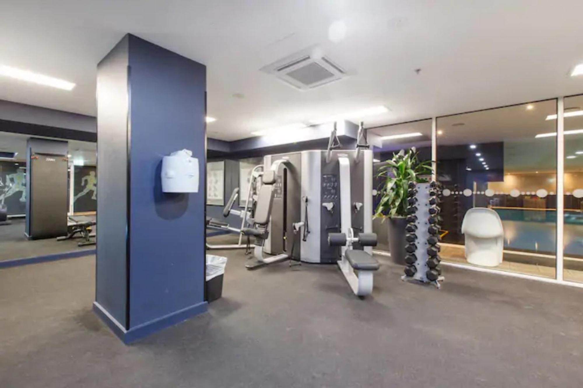 Apartment Incredible Views In Convenient Cbd *