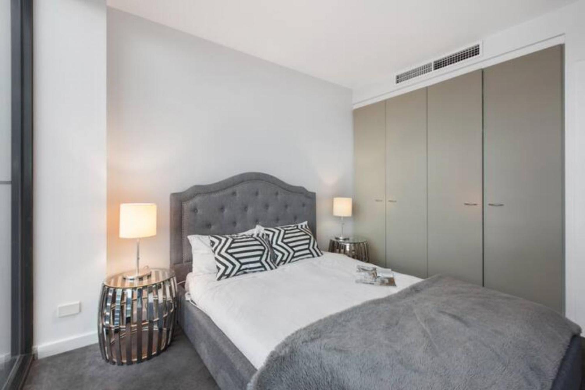 Incredible Views In Convenient Cbd * Melbourne