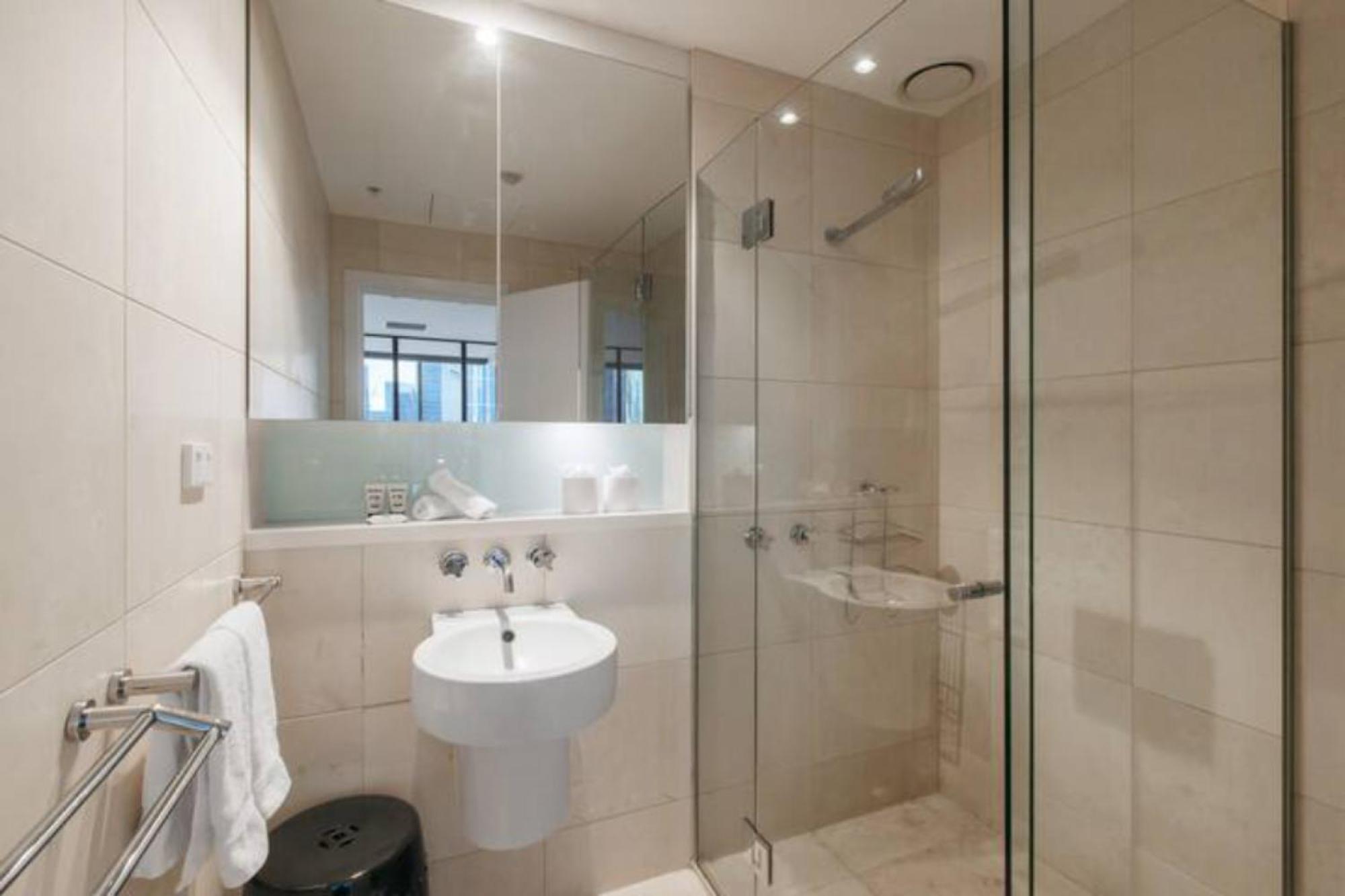 Apartment Incredible Views In Convenient Cbd Melbourne