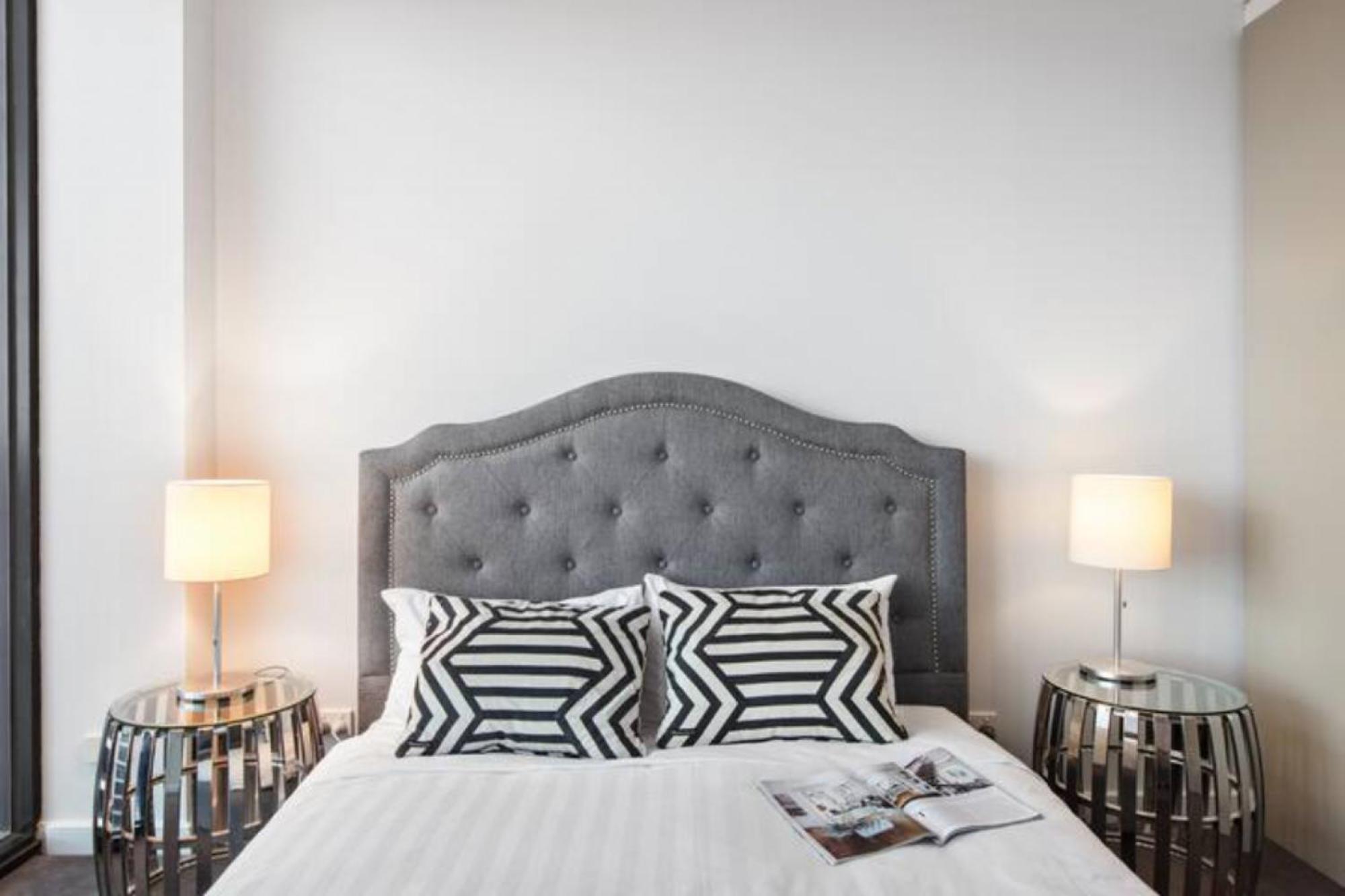 Apartment Incredible Views In Convenient Cbd