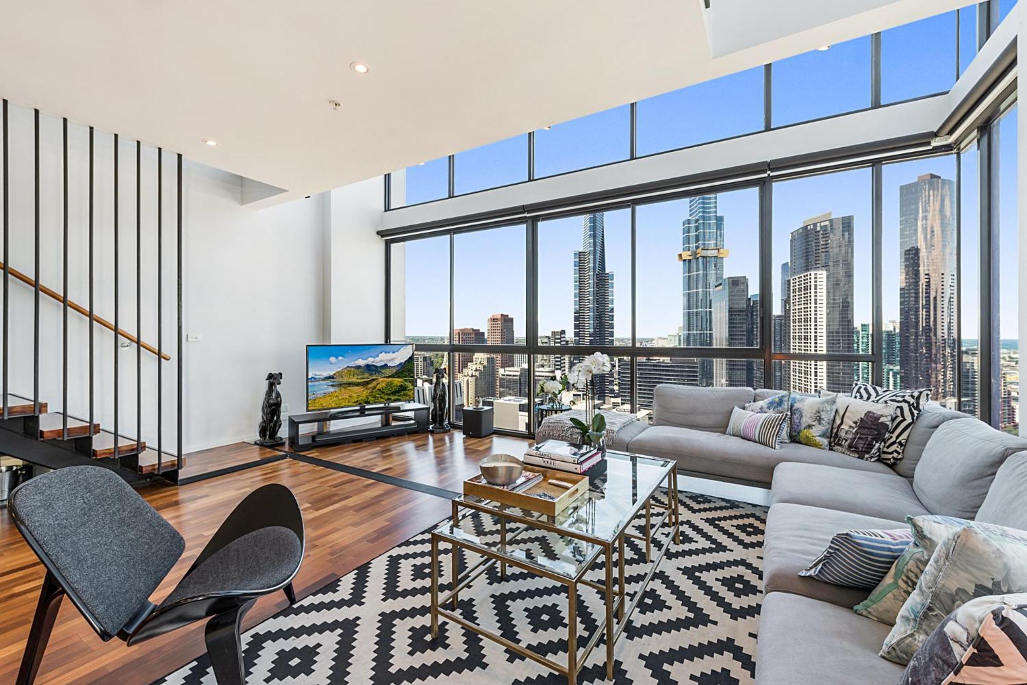 Incredible Views In Convenient Cbd Apartment