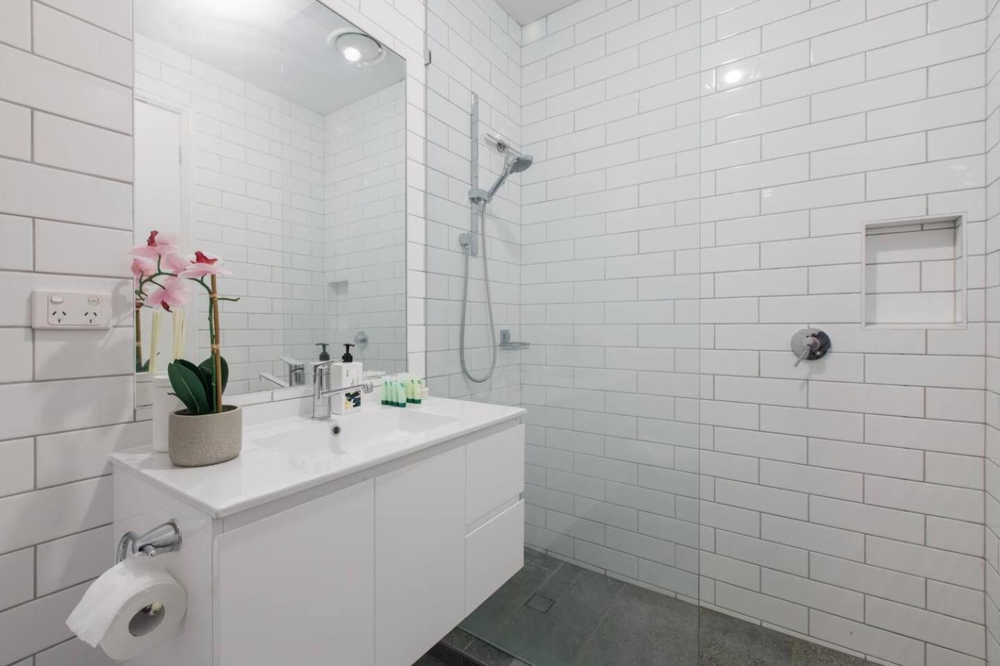 Flinders Find - A Spacious Haven For Couples Apartment