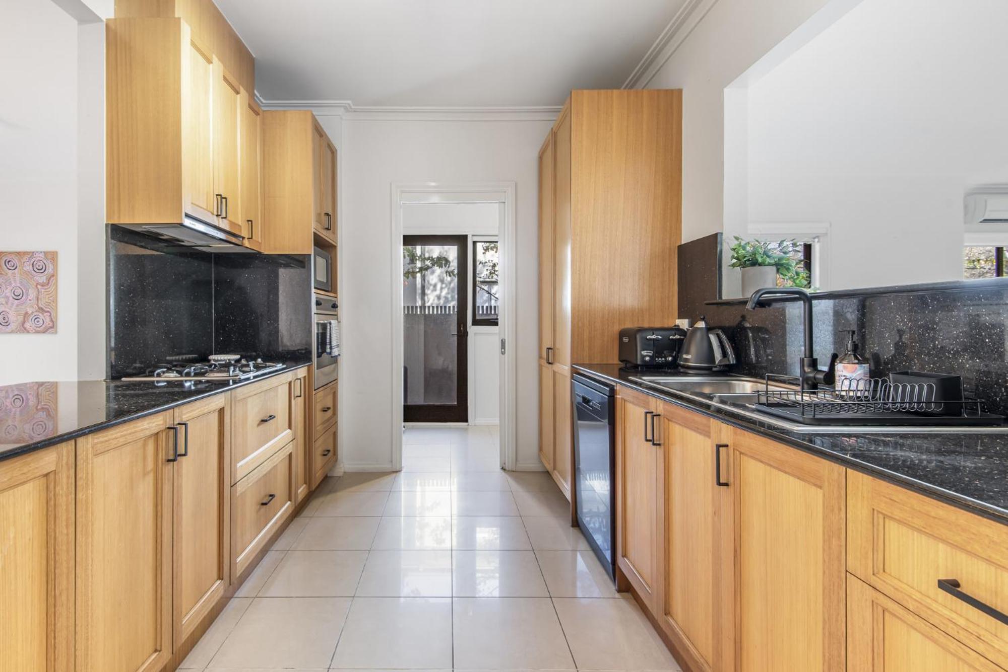 Perfectly Located 4-bed House In Kensington Holiday home