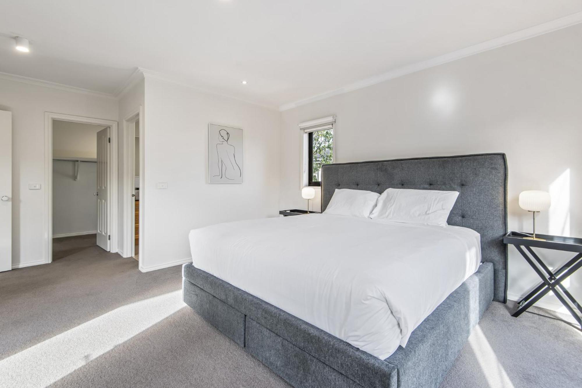 Perfectly Located 4-bed House In Kensington * Melbourne