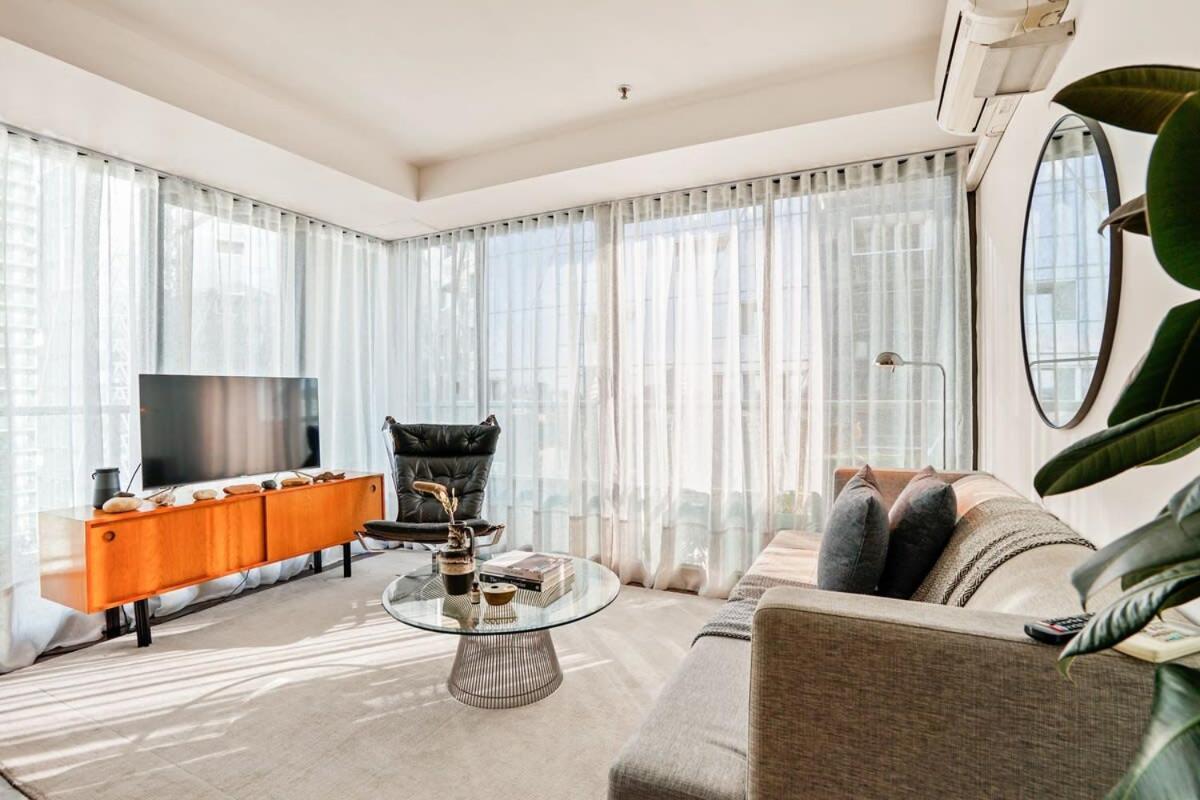 Apartment Sophistication On Spencer 2br Apartment+gym+pool Melbourne