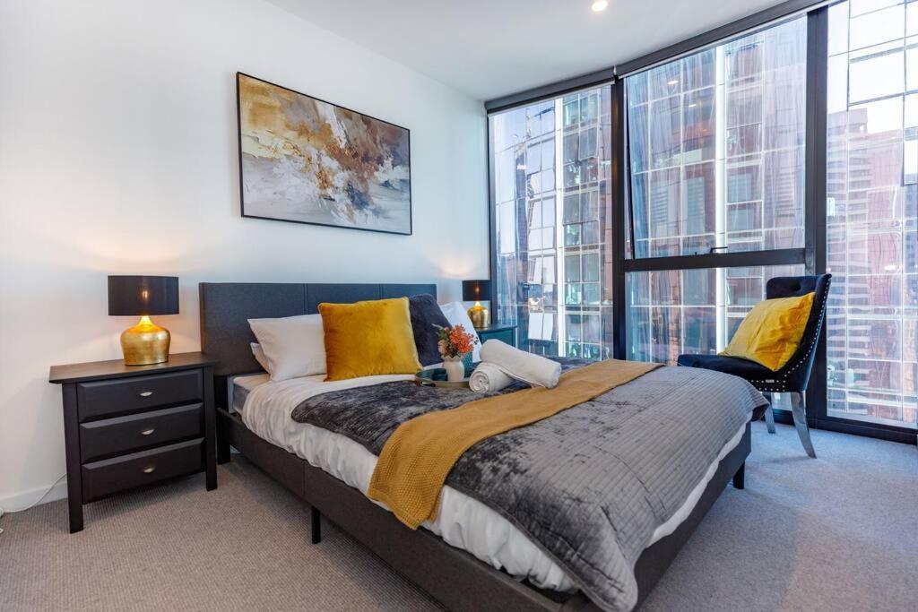 Sky High 180 Panoramic Views-prime Cbd,pool & Gym Apartment *