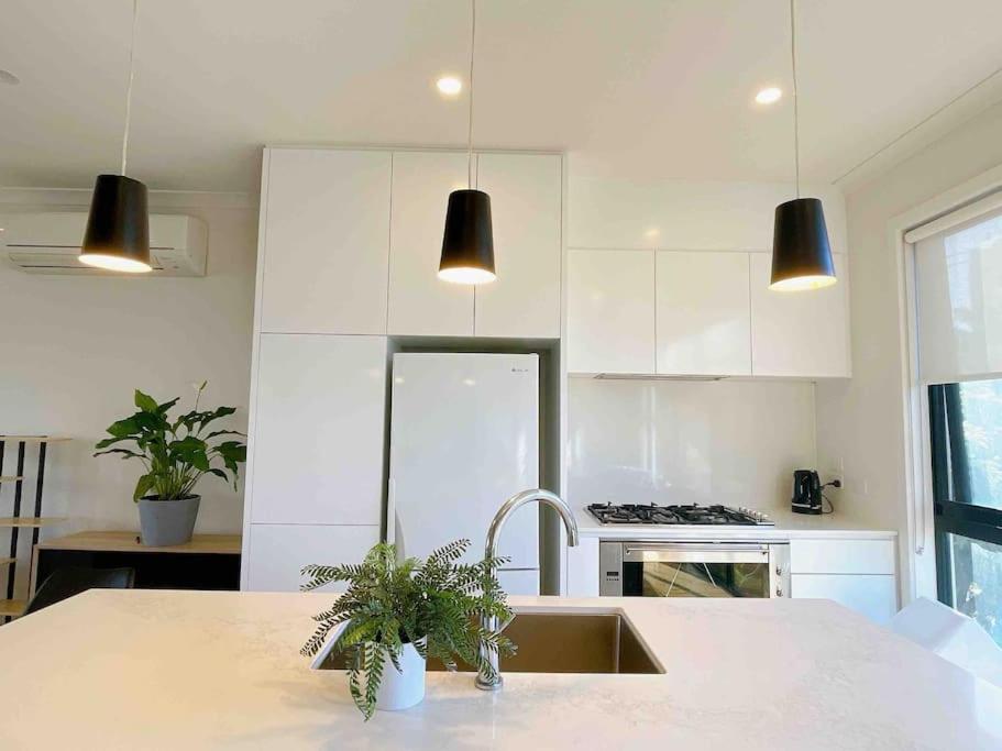 View 2br2b- Close To Cbd-parking * Melbourne
