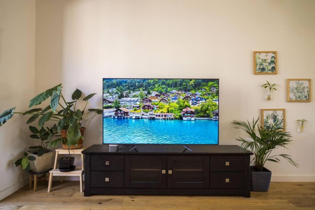 View 2br2b- Close To Cbd-parking Villa