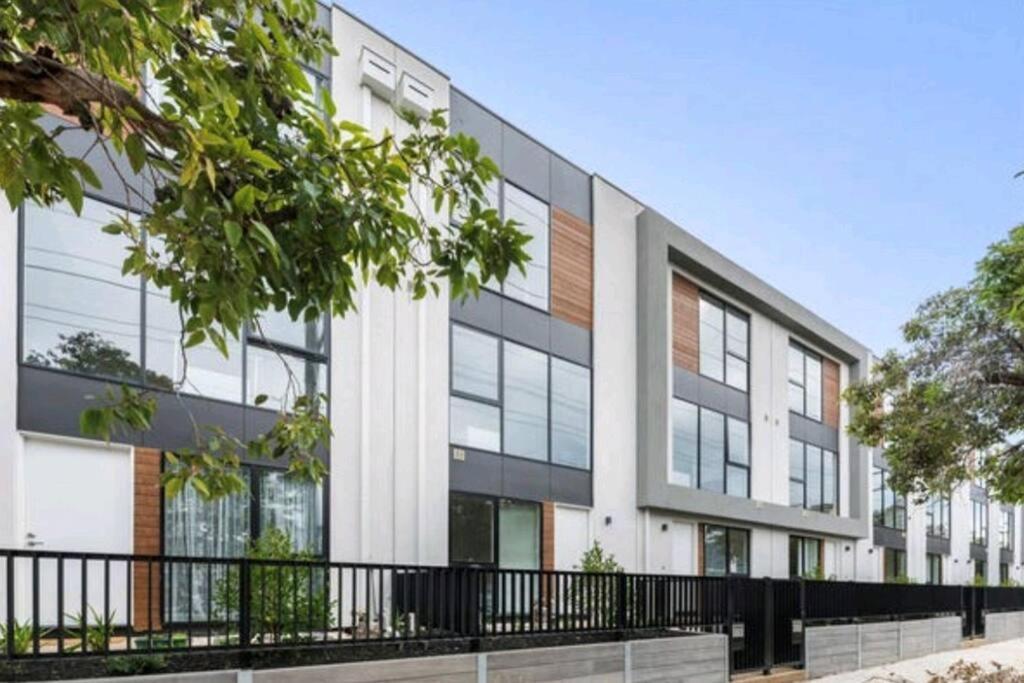 View 2br2b- Close To Cbd-parking Villa *