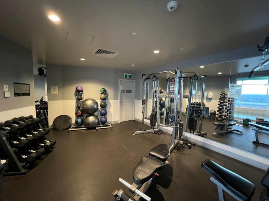 Blue, Rooftop Pool And Gym Apartment *