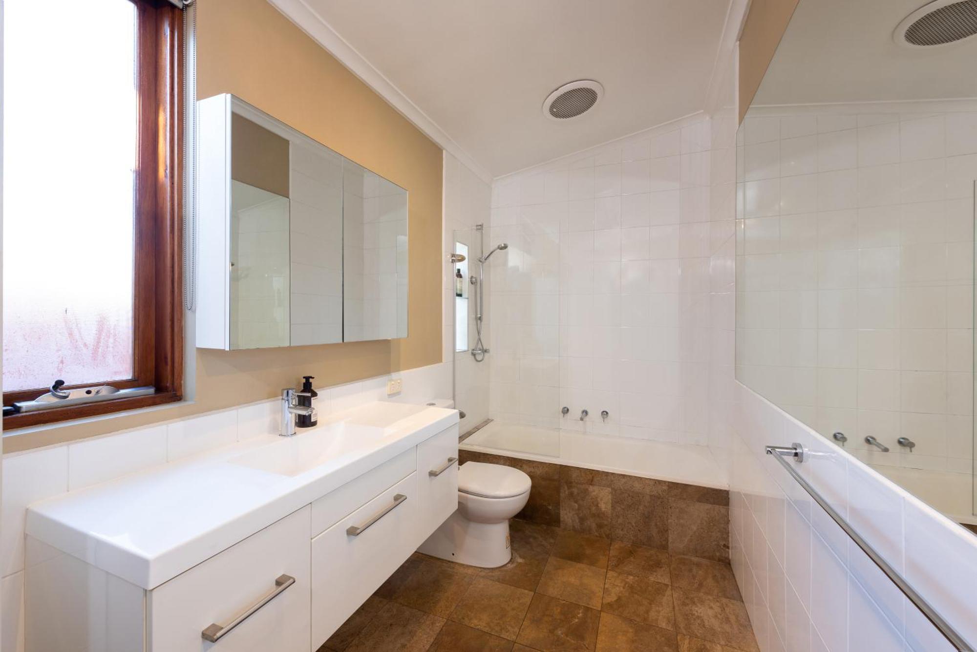 Renovated 2b 1b Victorian House In Princes Hill