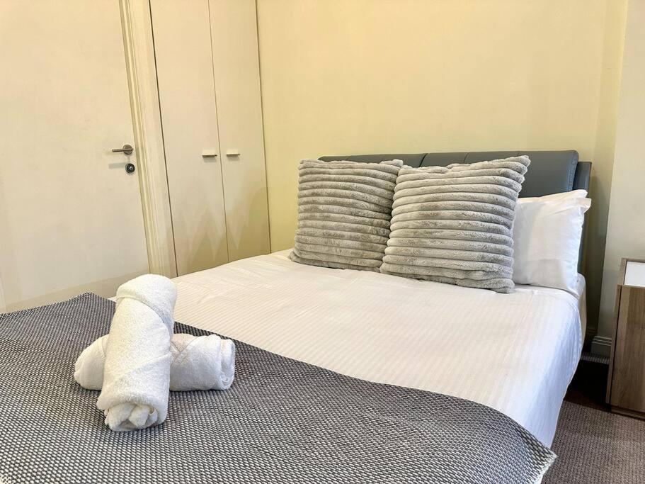 Spacious 2br Haven Free Parking *