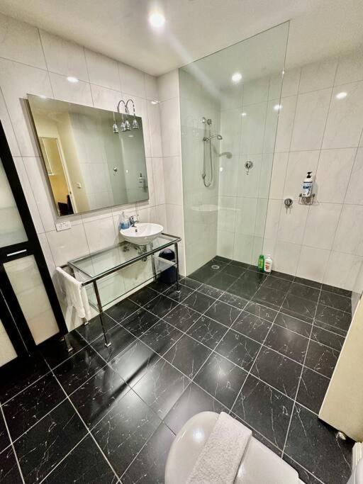 Spacious 2br Haven Free Parking Melbourne
