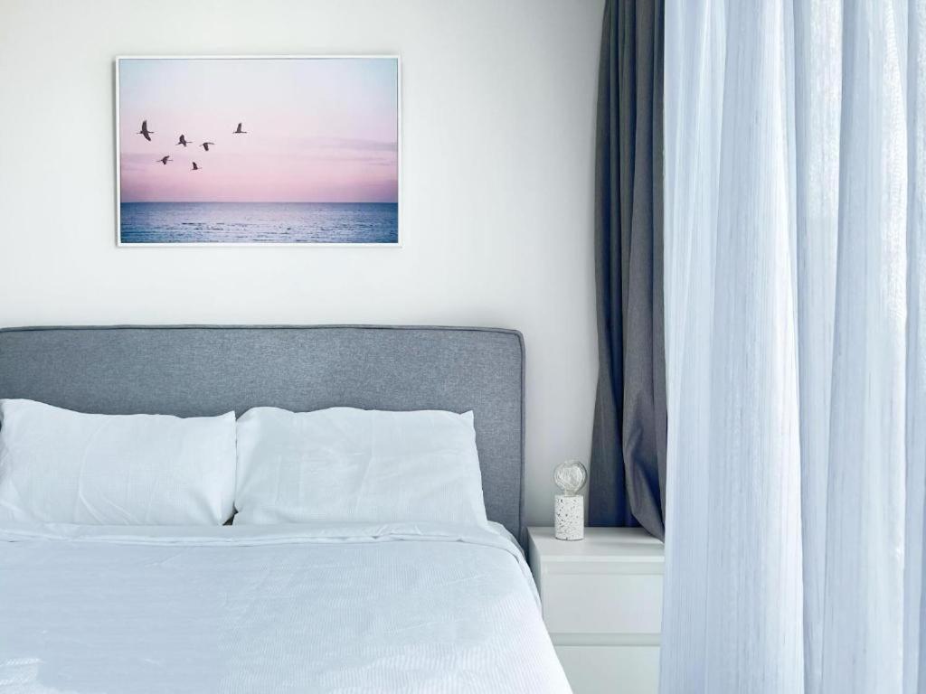 Luxury Cbd 3-bedroom 2-bathroom High Pool Gym Spa Carpark Sky View Melbourne