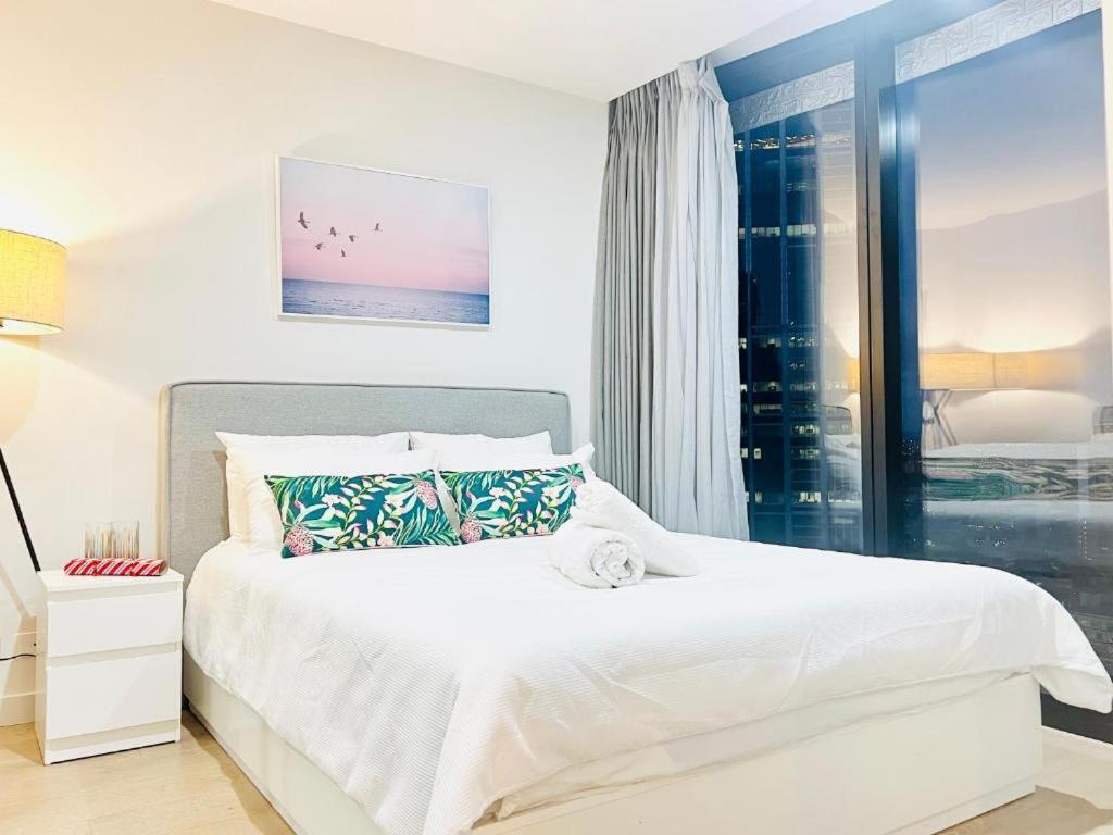 Luxury Cbd 3-bedroom 2-bathroom High Pool Gym Spa Carpark Sky View *