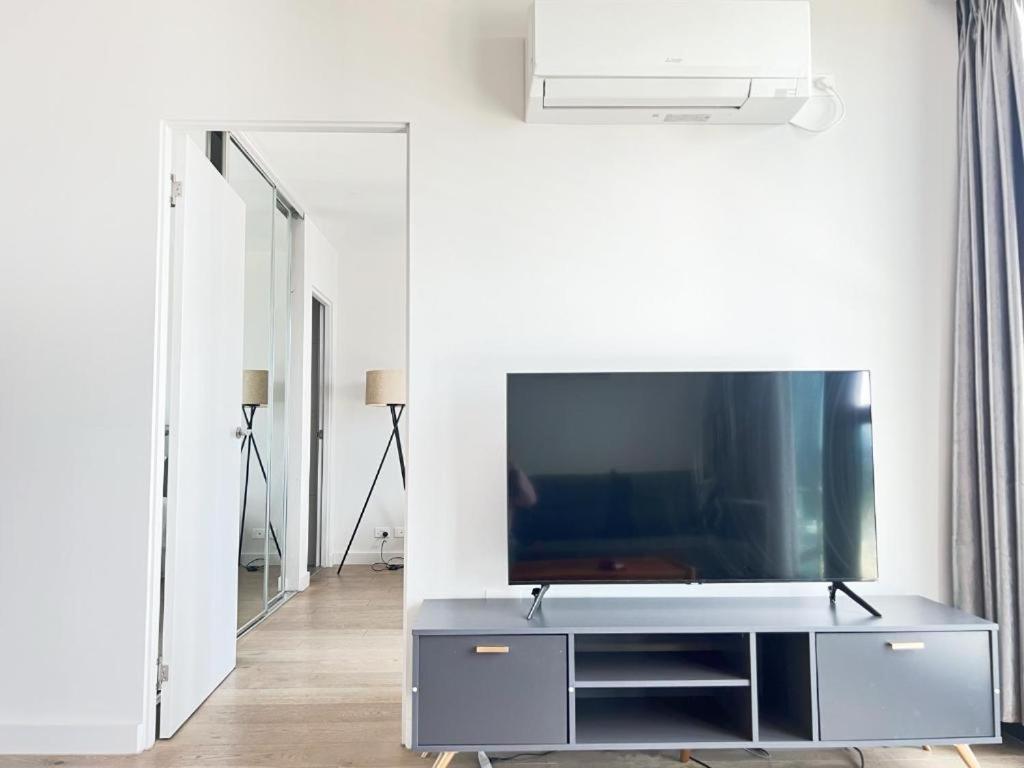 Luxury Cbd 3-bedroom 2-bathroom High Pool Gym Spa Carpark Sky View Apartment