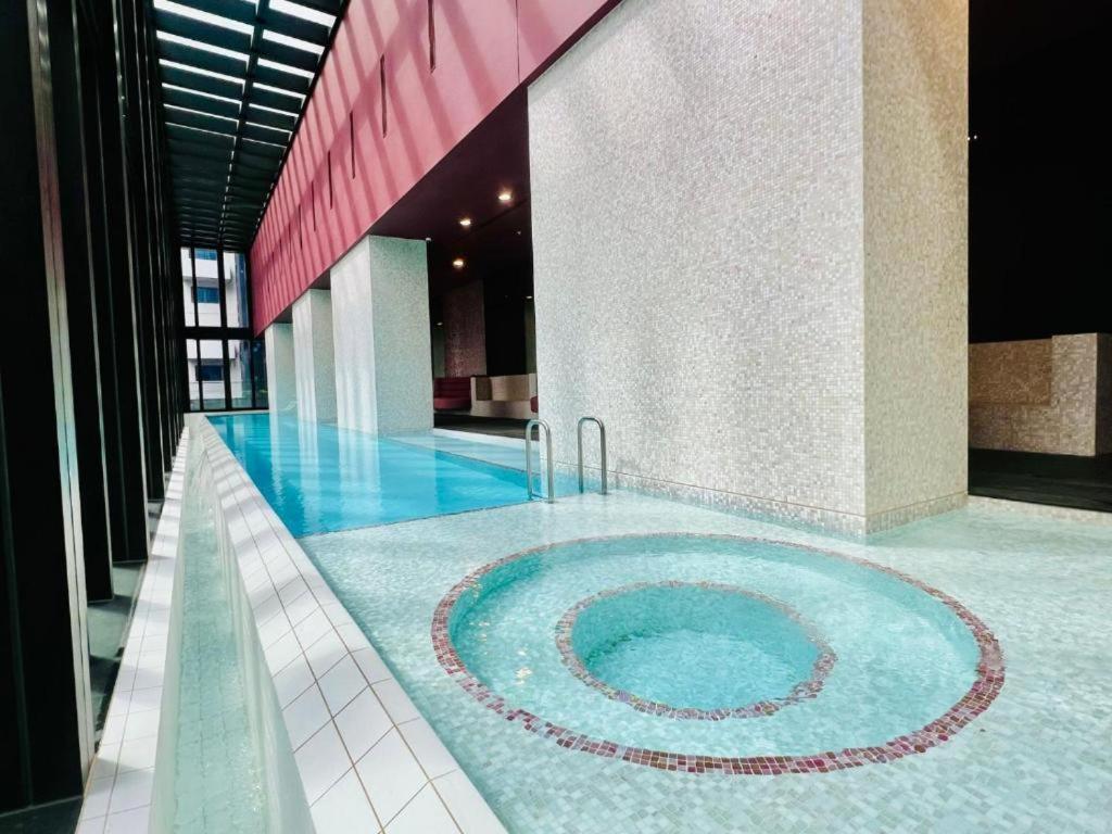 Luxury Cbd 3-bedroom 2-bathroom High Pool Gym Spa Carpark Sky View Melbourne