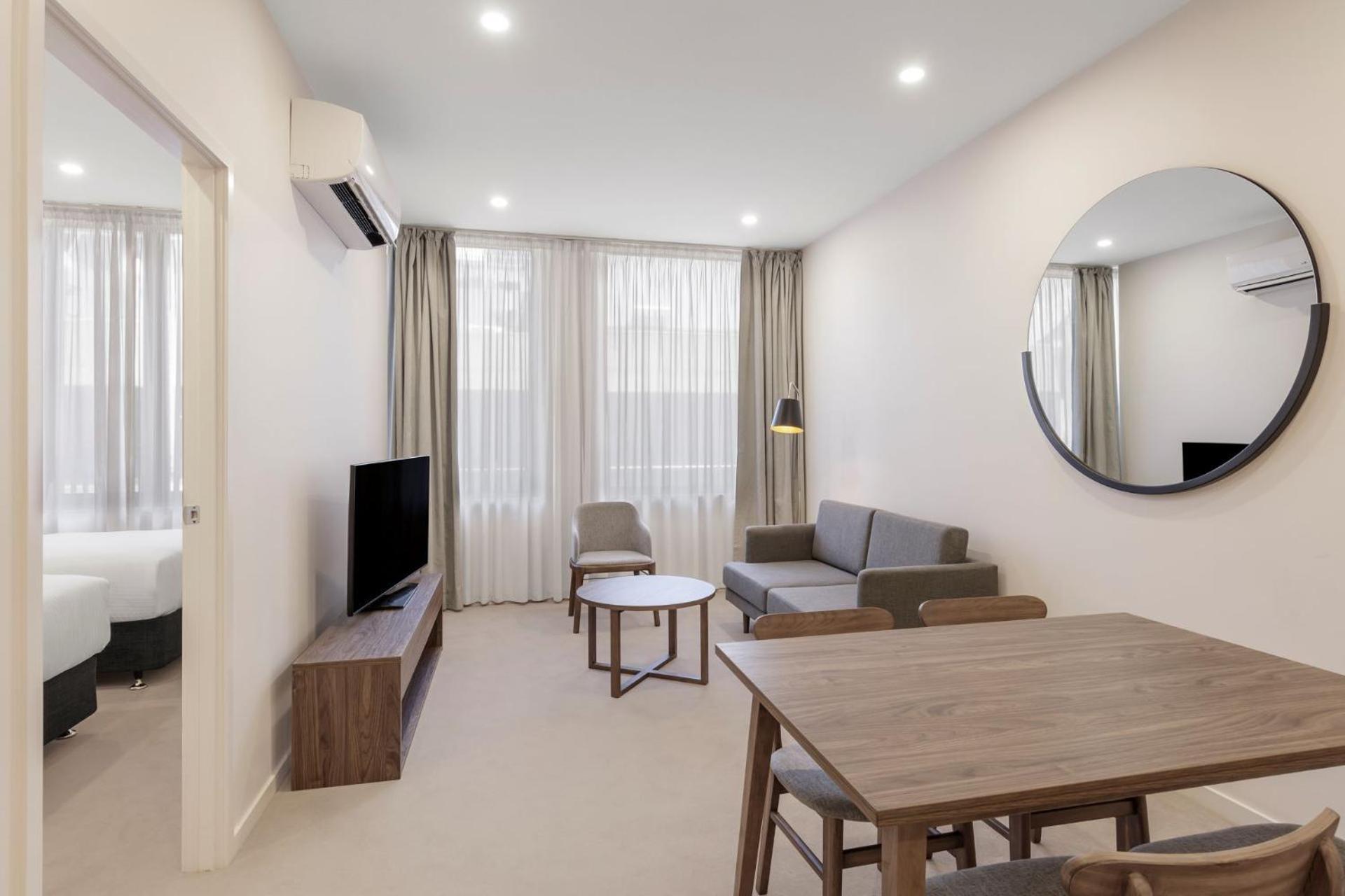 Brady Hardware Lane Hotel 4*