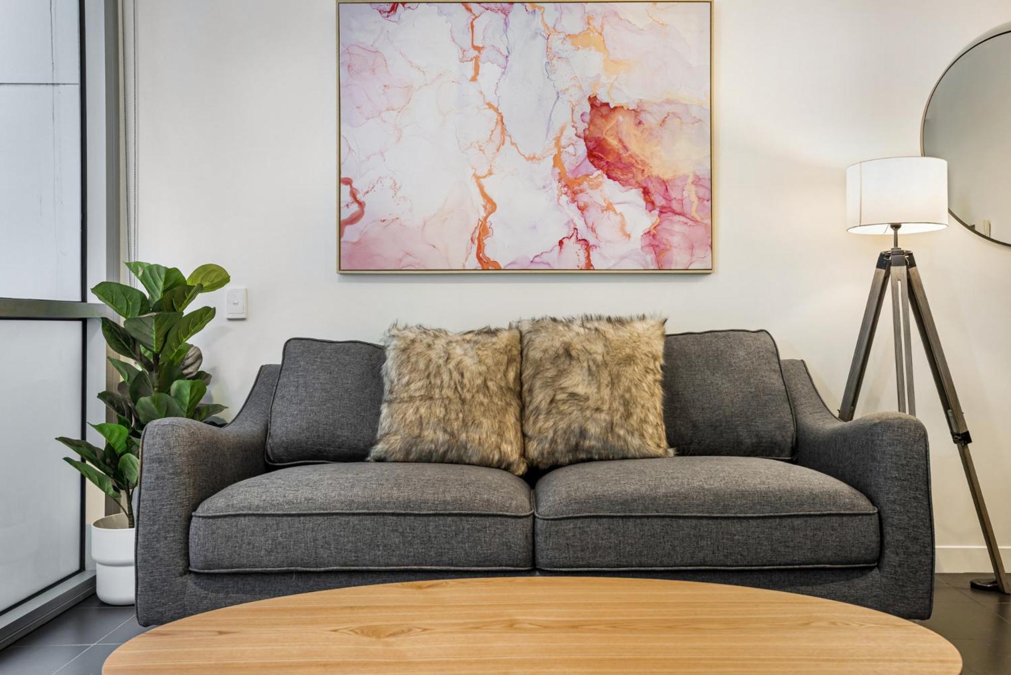 Ground Floor Terrace Unit Near Edinburgh Gardens