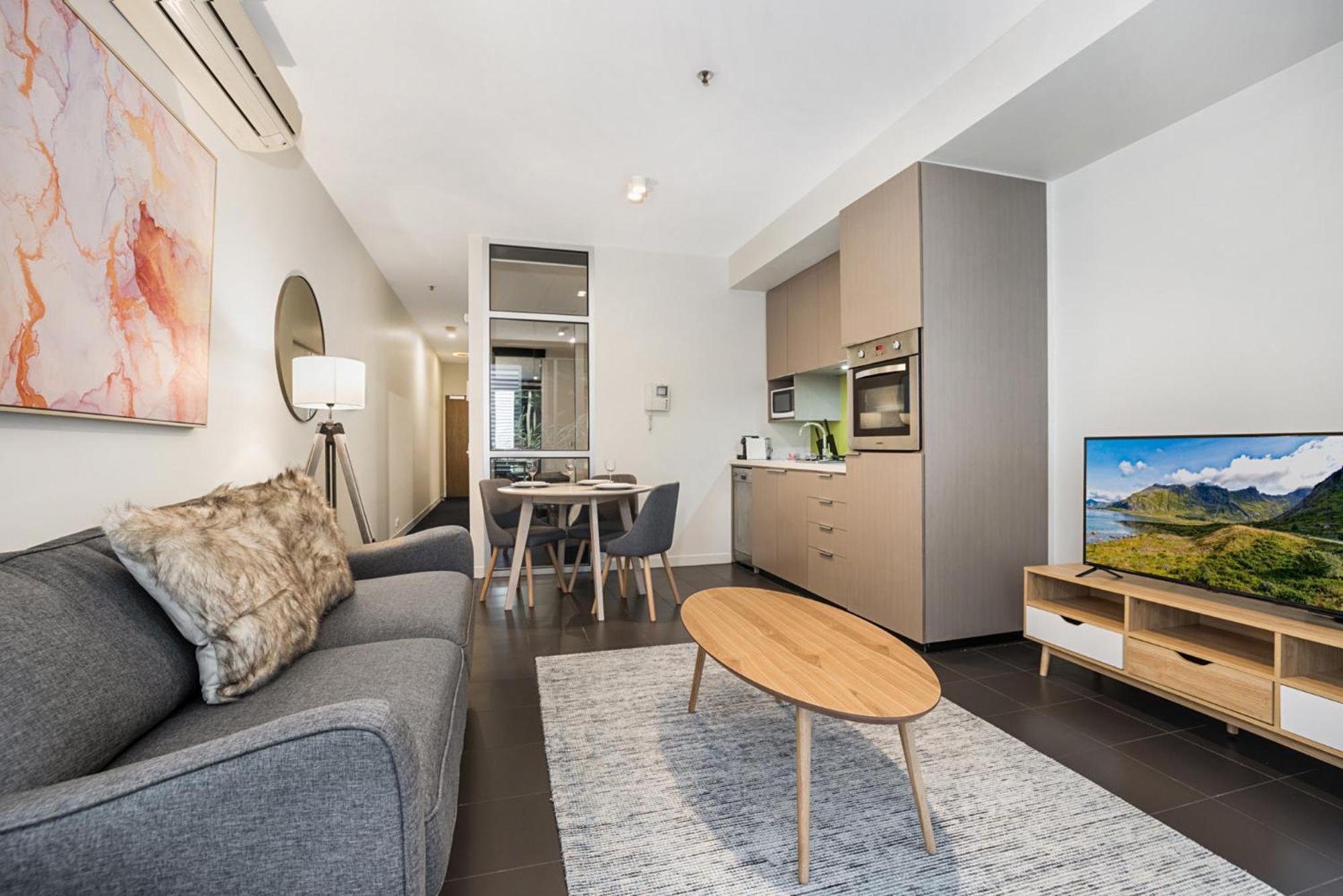 Ground Floor Terrace Unit Near Edinburgh Gardens *
