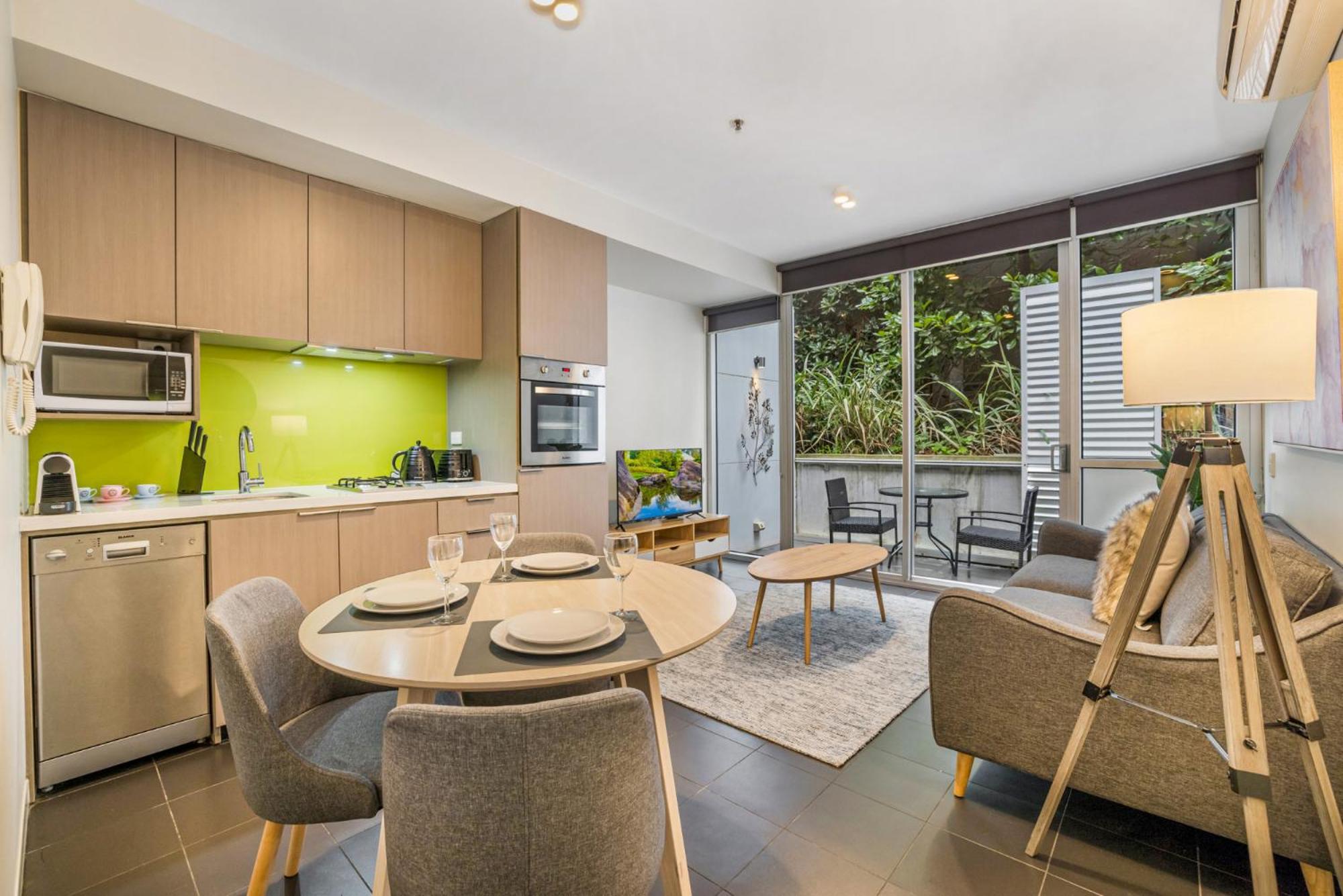 Ground Floor Terrace Unit Near Edinburgh Gardens * Melbourne