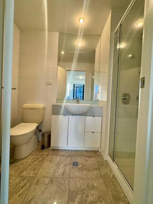 Mc298-contemporary 2br&2 Bath Apt With Free Parking! Apartment *
