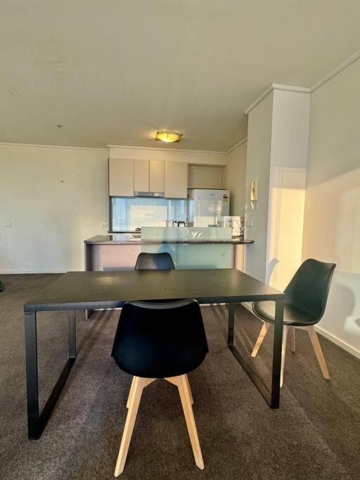 Mc298-contemporary 2br&2 Bath Apt With Free Parking! Apartment