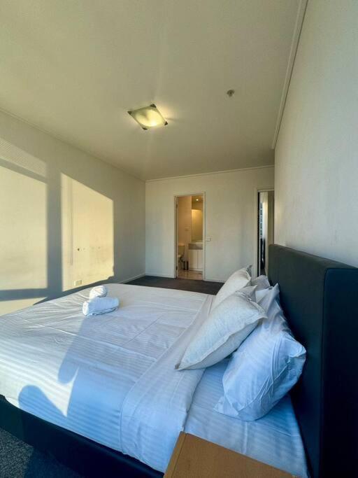 Mc298-contemporary 2br&2 Bath Apt With Free Parking! Apartment *