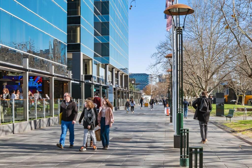 Amaya-modern Southbank Living-close To Crown & Yarra River