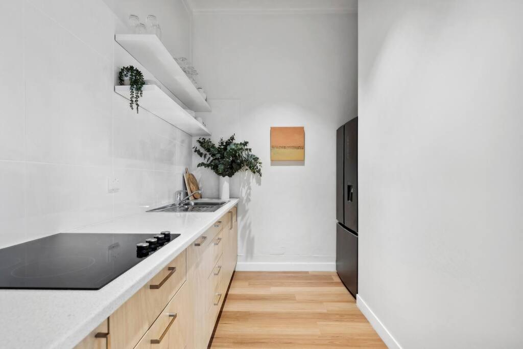 St Kilda Getaway Apartment *