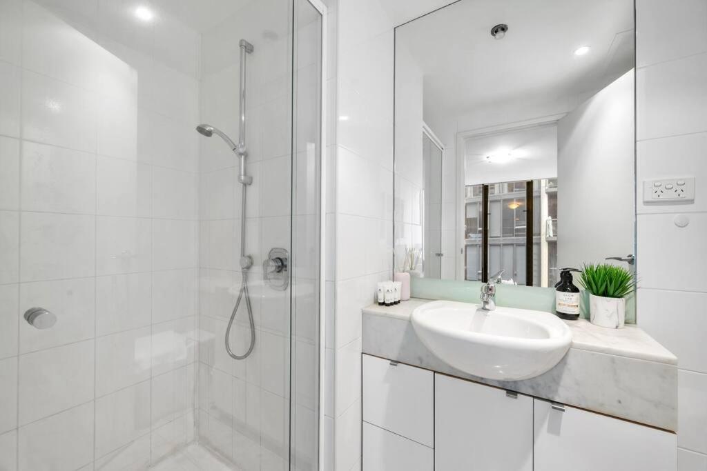 Amaya-modern Southbank Living-close To Crown & Yarra River Melbourne